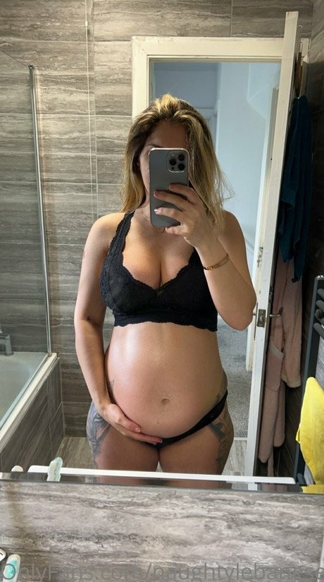 Naughty Lebanese かわいいスター 画像