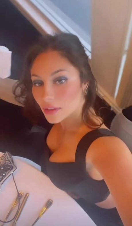 バン・オンリーファンズ ポルノグラフィック ギャラリー