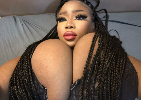 tokyo teax 裸のモデル 写真