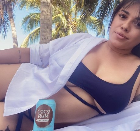 Mikayla Dabash ポルノモデル 写真