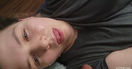 Swingerwanabe 美しいモデル 写真