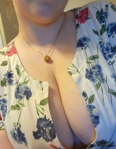 Swingerwanabe 裸のスター 画像