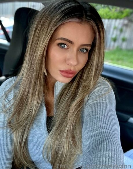 後背位オンリーファンズ エロチック 画像