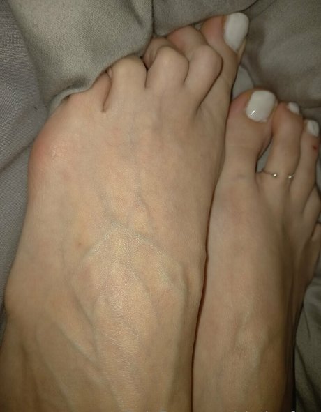 clarita feet ホットなモデル 画像