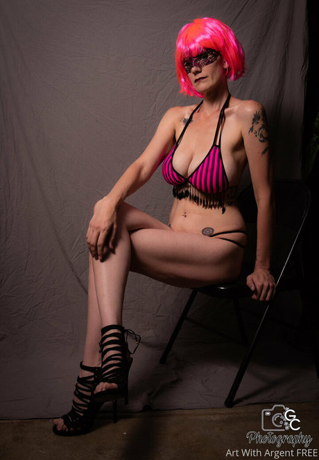 アナル乱交オンリーファンズ ポルノ 写真