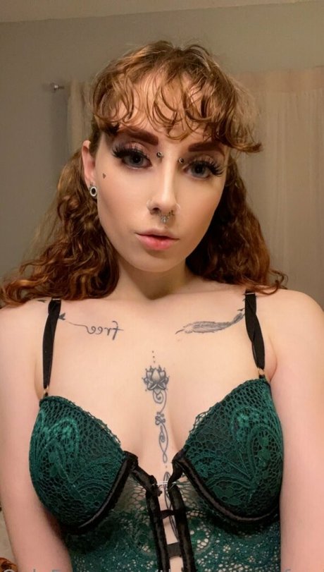 スキニーモデルオンリーファンズ えろ 写真