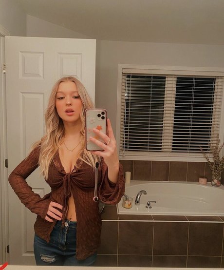 Emma Welyki ポルノスター HD 写真