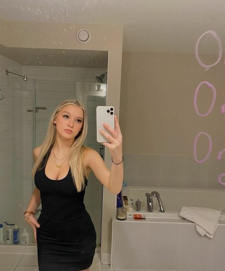 Emma Welyki 独占ポルノスター ギャラリー