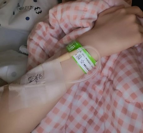 zlzzlz95 ヌードのポルノスター 写真