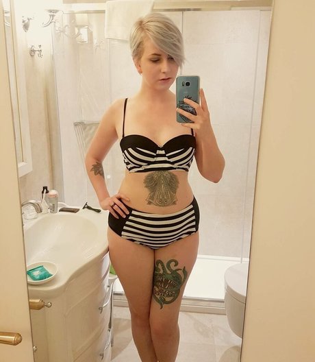 エボニートップオンリーファン 無料裸 画像