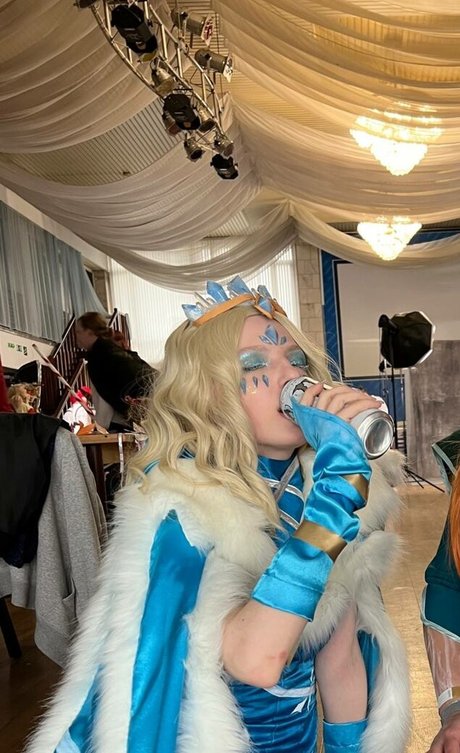 Romanowwa ヌード女優 ギャラリー