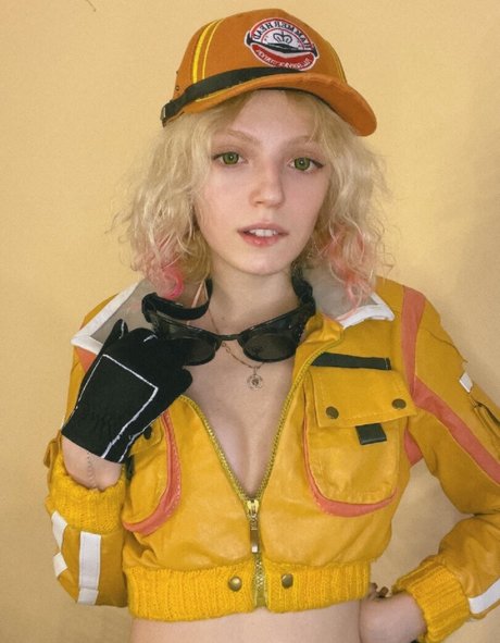 Romanowwa ポルノスター 写真