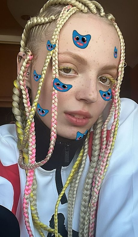 フラットオンリーファン 無料ヌード 画像