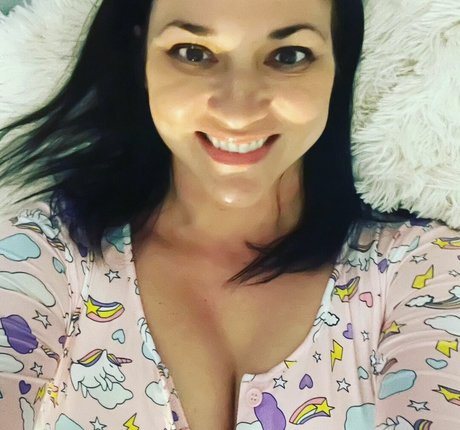 Ave Stone ポルノスター 可愛い 画像