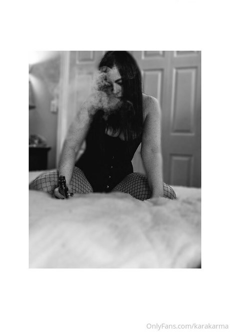 karakarma ポルノスター 独占 写真