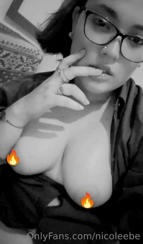 nicoleebe 高品質スター 写真