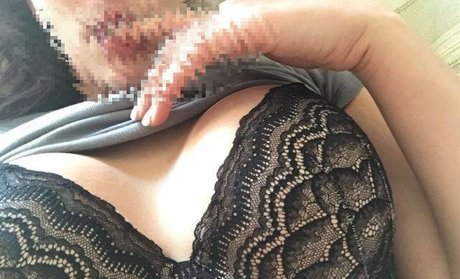 obedientenena アダルトスター 写真