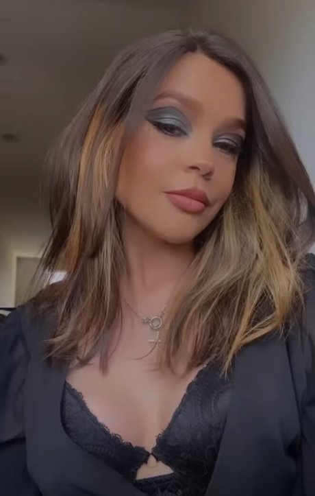 Thiessita ポルノモデル ギャラリー