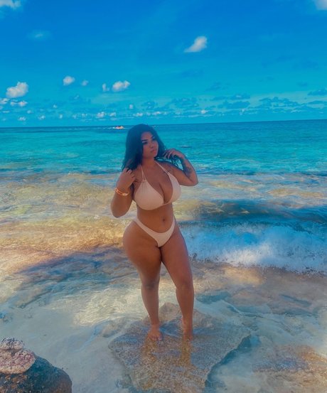 Majo Doll ポルノスター ヌード アーカイブ