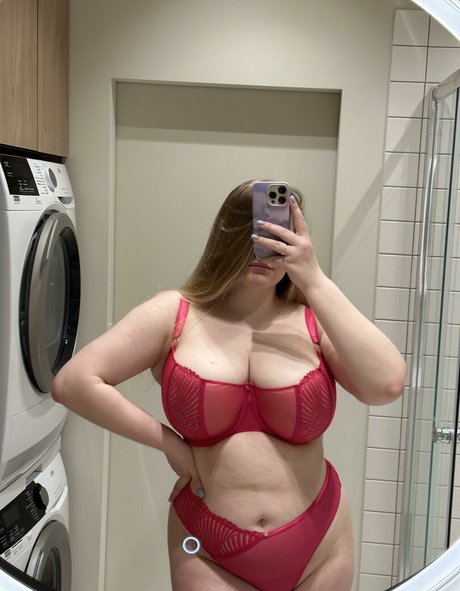 busty diva 最高のモデル 画像