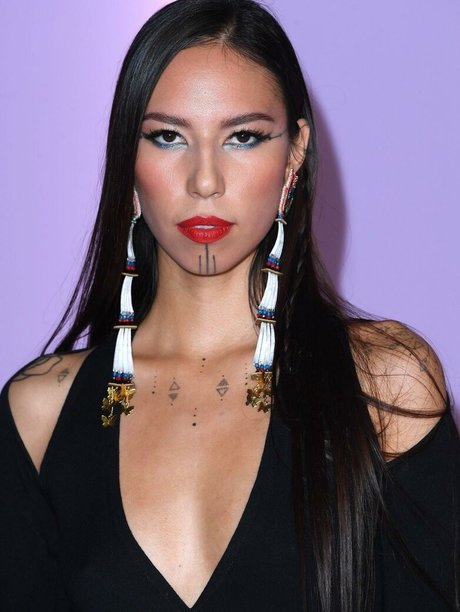 Quannah Chasinghorse 美しいスター 画像