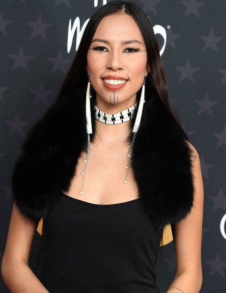 Quannah Chasinghorse ポルノスター 写真