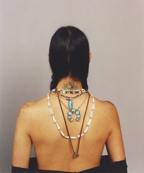 Quannah Chasinghorse アートポルノスター 写真