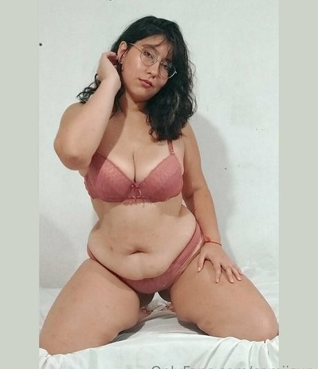 ティーンフィンガリングオンリーファンズ HD 写真