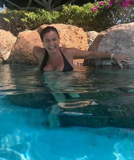 Angela Cavagna エロティックなモデル 写真