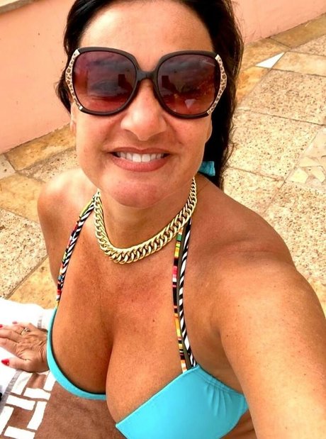 パンツを食い込ませるオンリーファンズ 美しい 写真