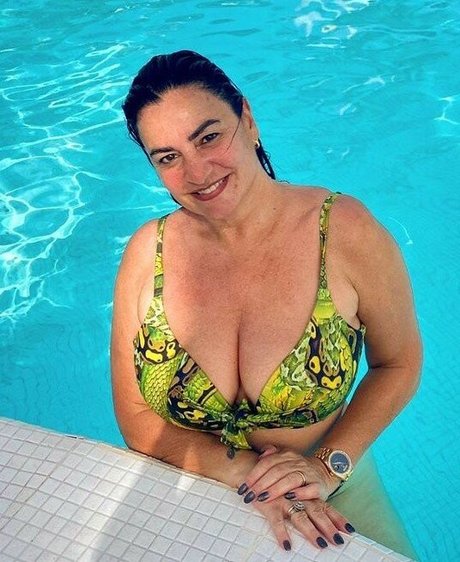 Angela Cavagna エロティックなスター 写真