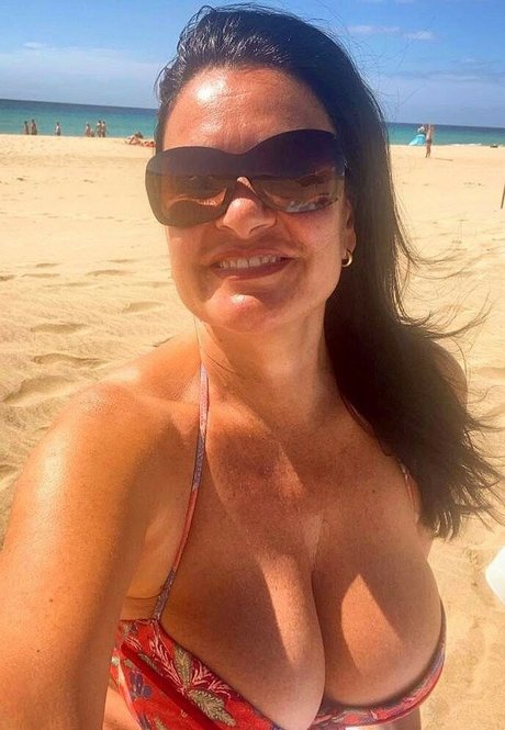 Angela Cavagna アダルトモデル 写真