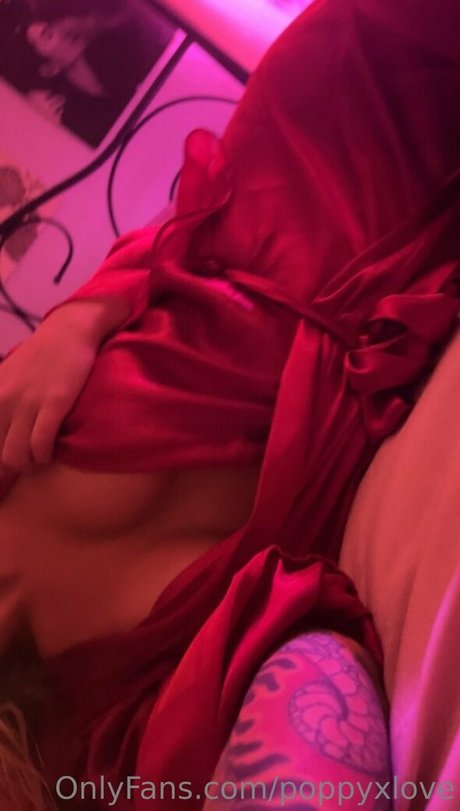 poppyxlove エロティックなポルノスター 写真