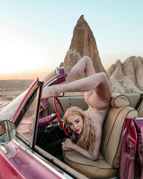 Anna Contortionist ポルノスター 独占 写真