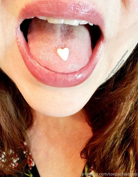 曲線美のランジェリーオンリーファンズ アートヌード 画像