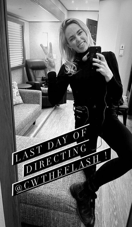 尖ったおっぱいオンリーファンズ ヌード 写真