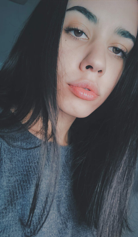 Vera Kaludi ホットなモデル ギャラリー