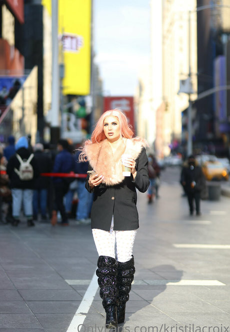 マッサージセラピストオンリーファンズ アート裸 画像