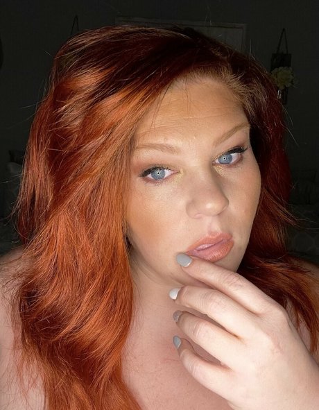 ベビーシッターオンリーファンズ ヌード 画像