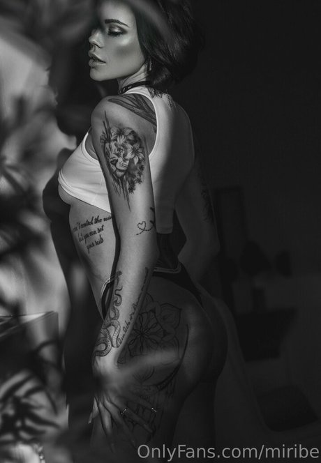 miribe セクシーモデル 写真