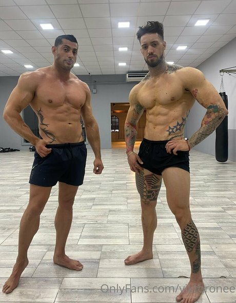 viktoronee アダルトスター 画像