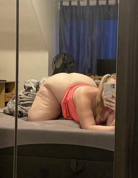 黒髪の熟女オンリーファンズ ベスト 写真