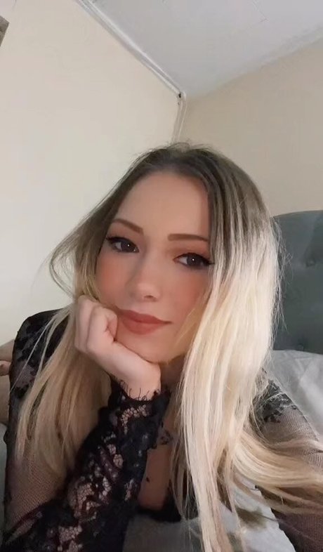 Little Momma 裸の女優 写真