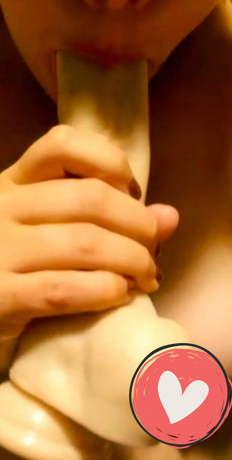 スクワットライディング オンリーファンズ HD 画像