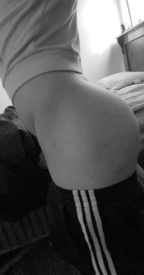 後背位オンリーファンズ ヌード 写真