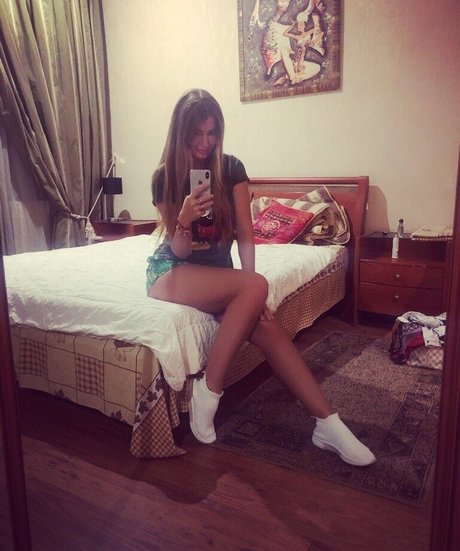 レズビアン乱交オンリーファンズ ヌード 画像