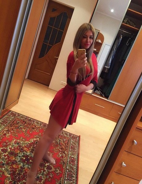 Anna Ilyasova セクシーなポルノスター ギャラリー