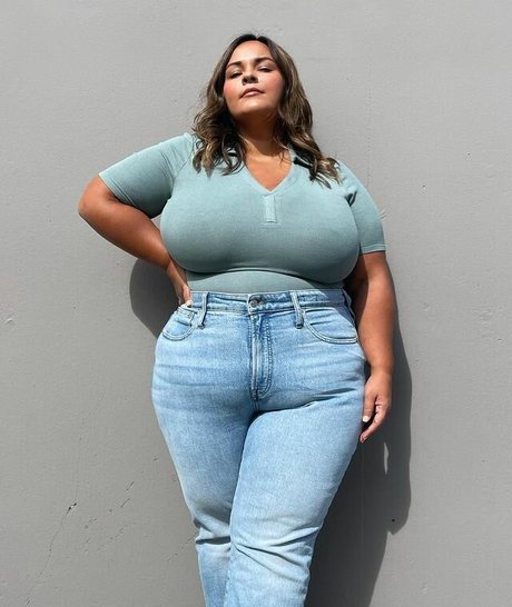 Nicole Denise Johansson エロティックなスター 写真