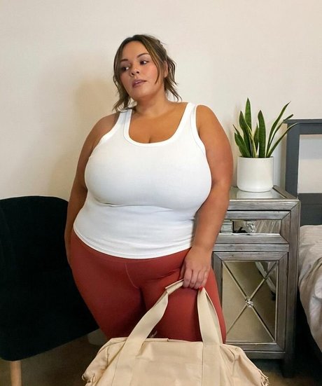 ぽっちゃりブルネットオンリーファンズ 美しい ギャラリー