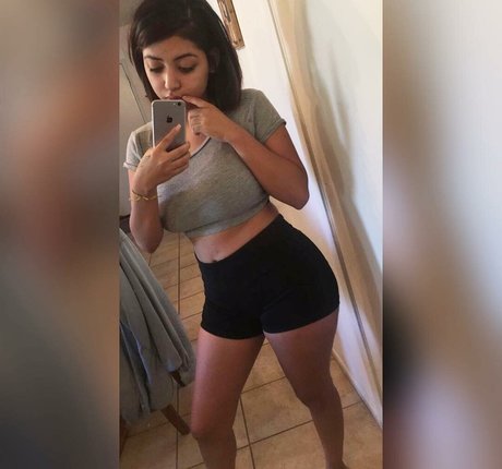 Sadd Pup セクシー女優 写真